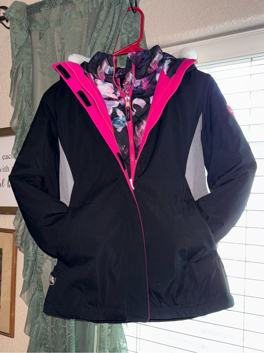 Gerry Weber Black Ski Jacket with Hot Pink Trim and Floral Liner Girls Medium